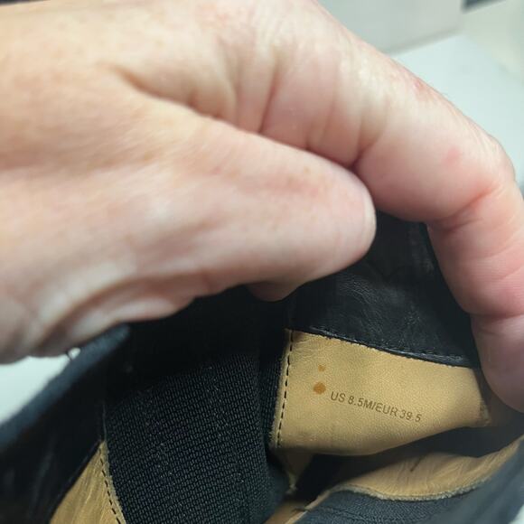 Via Spiga Women's Classic Black Suede Lug Sole Pull On Erisa Chelsea Boot Sz 8.5 - Picture 6 of 9